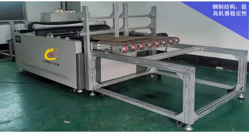 紙箱流水線無(wú)版印刷機(jī)采用全鋼制結(jié)構(gòu)，提高機(jī)器穩(wěn)定性。