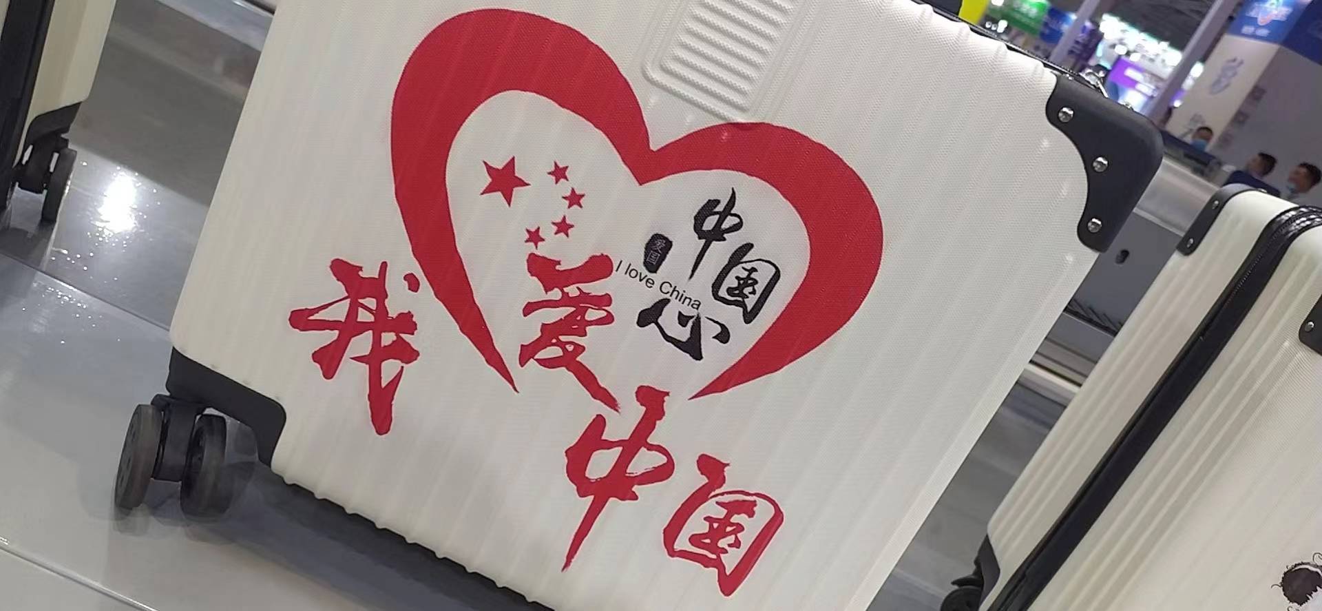 uv打印機(jī),鞋子打印機(jī),紙箱無版印刷機(jī),uv彩印機(jī),uv打印機(jī)廠家,龍潤